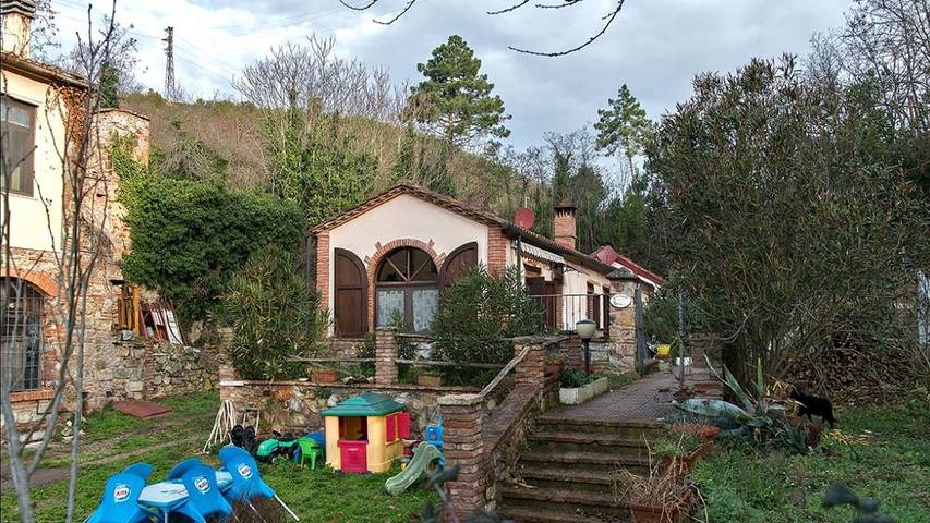 Agriturismo per 6 persone, con giardino e piscina, con animali domestici in Massa Marittima