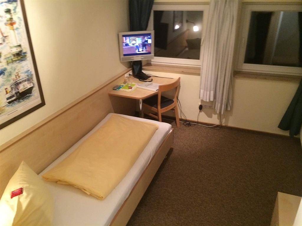 Gästehaus Ez (800m vom Hotel entfernt), Dusche, Wc in Hambühren, Aller-Leine-Tal