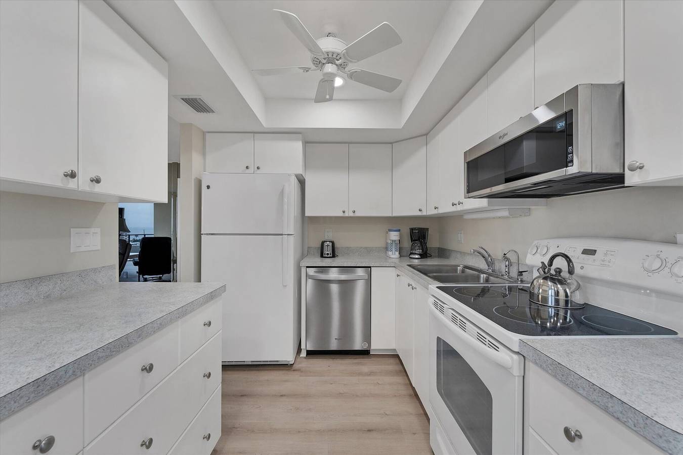 Stay at Sarasota County Villa 1005: Gulf Views & Resort Amenities in Siesta Key, Florida, Sarasota County