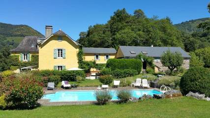 Cottage pour 2 personnes, avec piscine et jardin à Issor