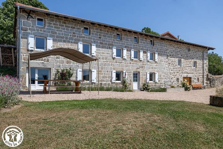 Gîte pour 12 personnes, avec Terrasse ainsi que Jardin et Vue