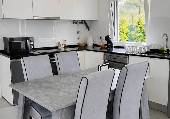 Holiday Home 'Forest Village T2' with Mountain View, Shared Pool and Wi-Fi in São João das Lampas e Terrugem, Costa de Lisboa