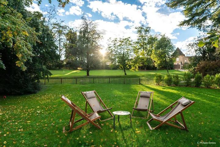Location de vacances pour 15 personnes, avec piscine ainsi que terrasse et jardin, animaux acceptés à Romanèche-Thorins - 3