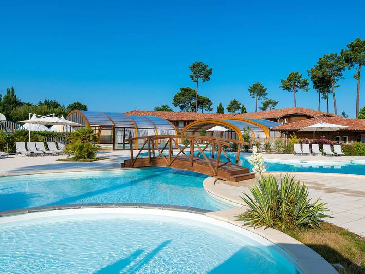 Location de vacances pour 6 personnes, avec balcon et sauna ainsi que jardin et bassin pour enfant à Parentis-en-Born