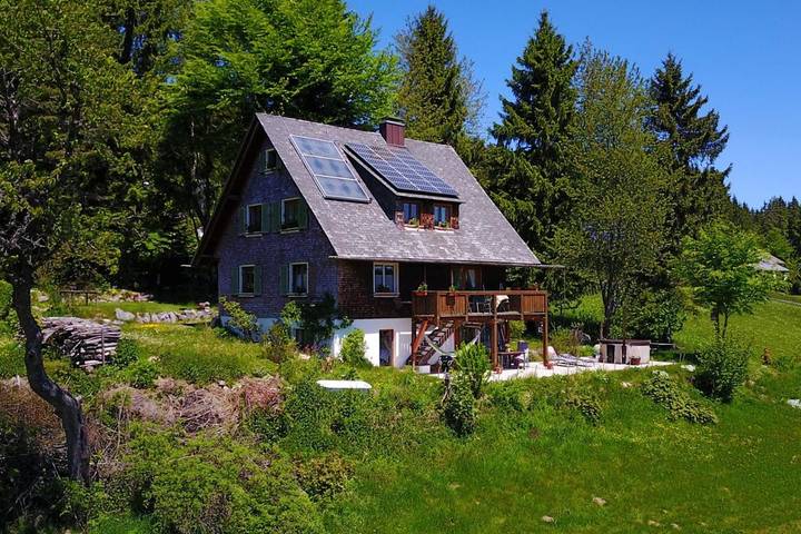 Ferienhaus für 12 Personen, mit Balkon und Whirlpool sowie Terrasse und Garten in Falkau (Feldberg)