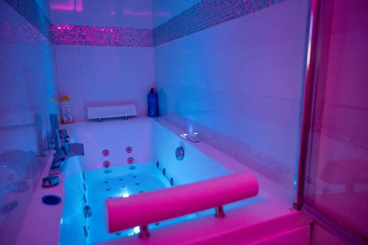 Gîte pour 2 personnes, avec jacuzzi à Bron - 4