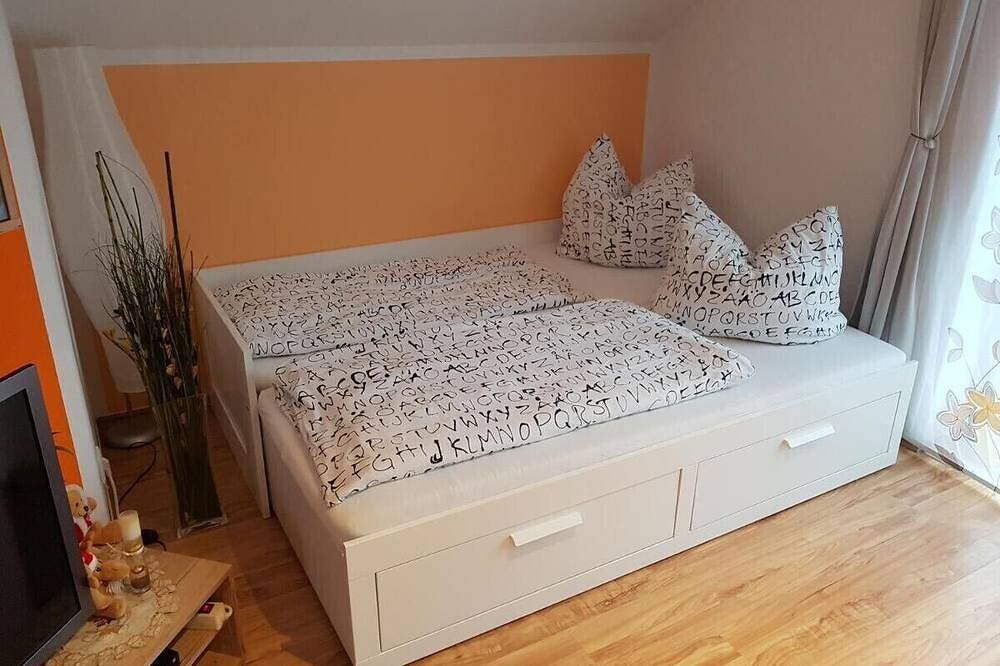 Ganze Wohnung, Moderne, neue Fewo mit großzügiger Dachterrasse, Radfahrer- & Familienfreundlich in Unterwellenborn, Thüringer Schiefergebirge