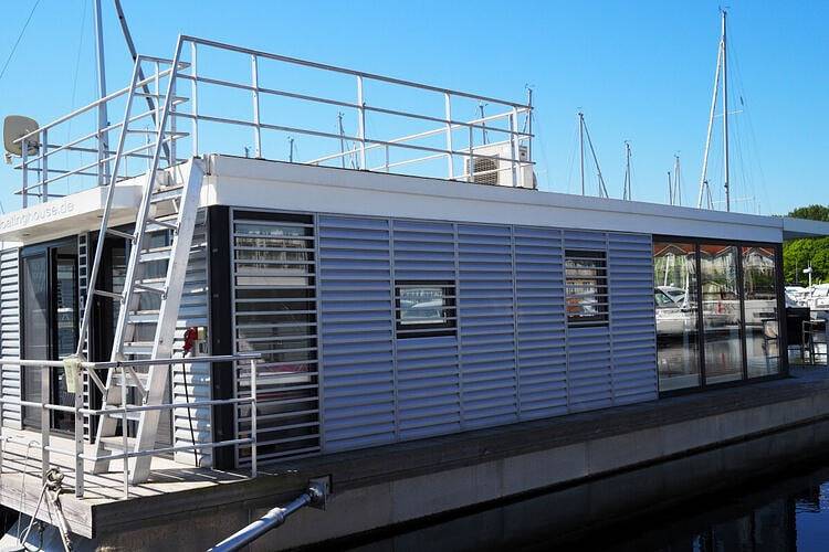 Hausboot in Boltenhagen in Tarnewitz, Boltenhagen
