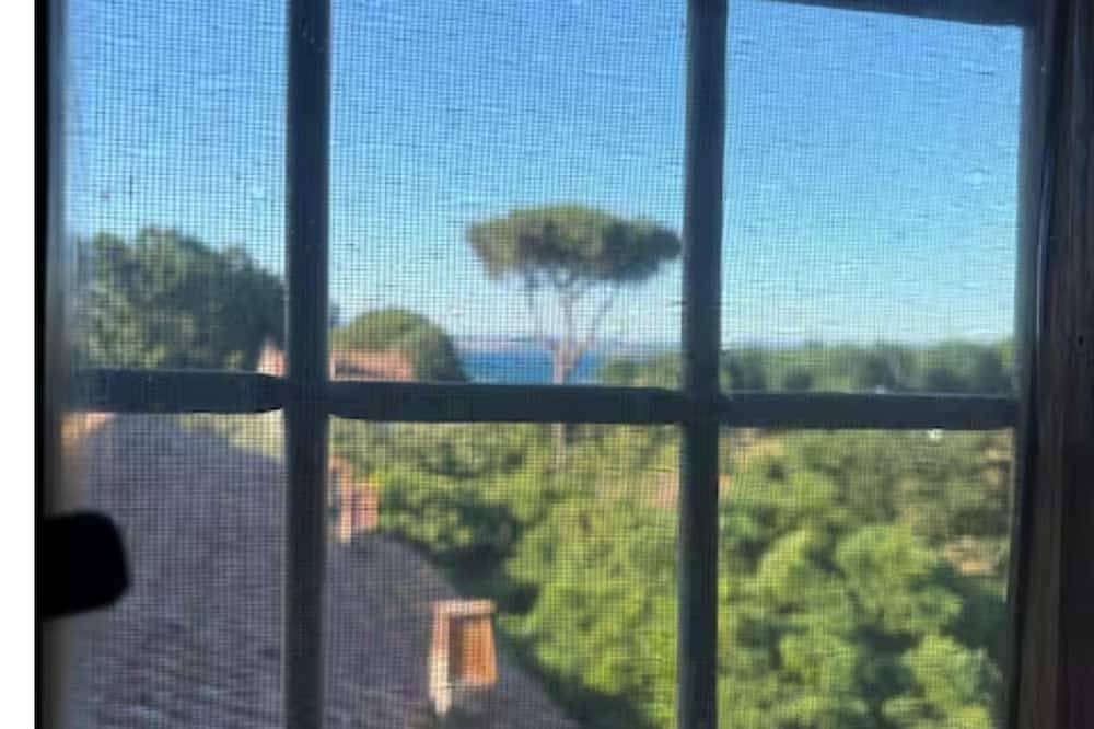 Mini suite Torre in un casale storico\na due passi dalle spiaggia del lago in Anguillara Sabazia, Lago di Bracciano