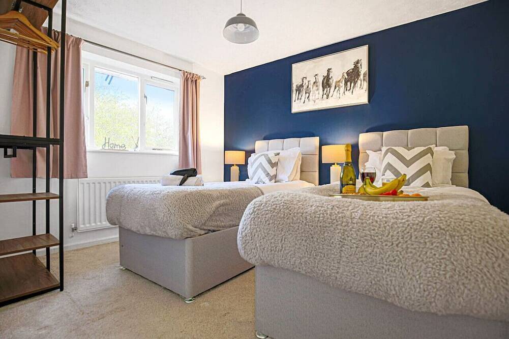 Das gemütliche Haus in Central Mk mit kostenlosen Parkplätzen und Netflix in Milton Keynes, Südostengland