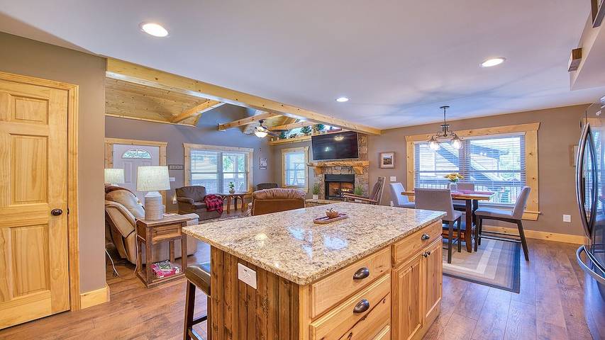 Log cabin for 6 people, with yard and terrace in Maggie Valley