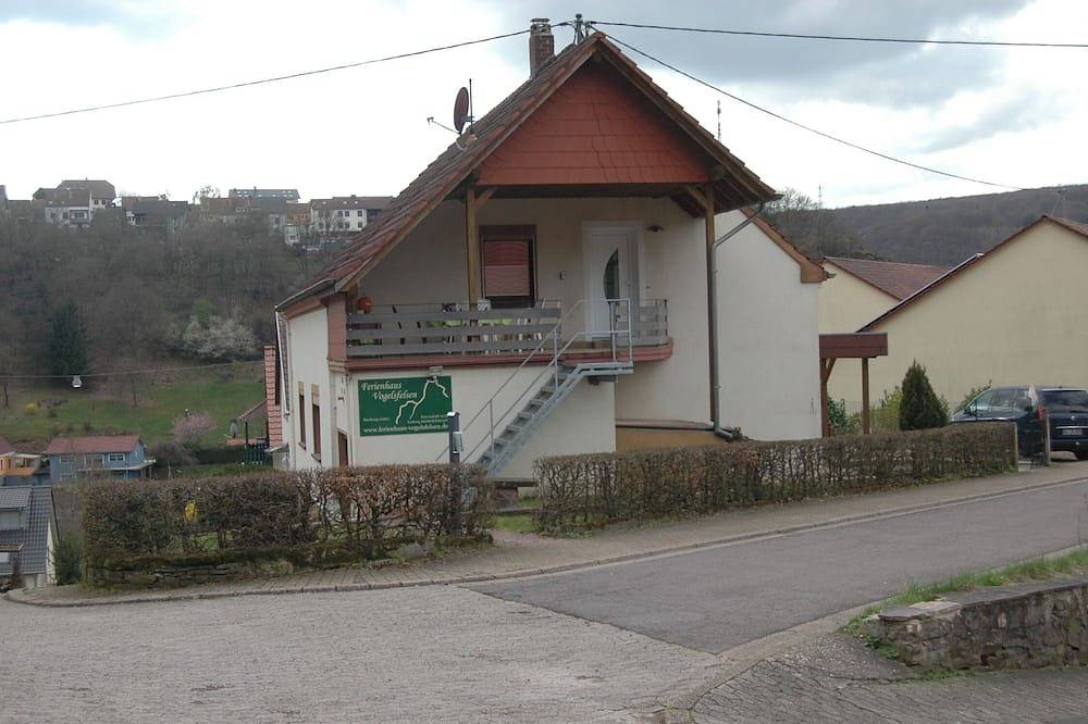 Ganze Wohnung, Große Ferienwohnung direkt am Wald, Ideal für Wanderer & Biker in Mettlach, Saar-Nahe-Bergland