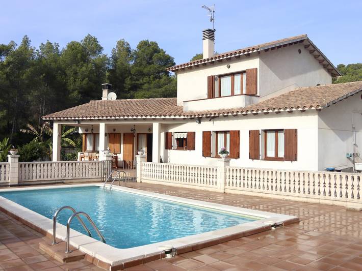 Casa de vacaciones para 11 personas, con jardín y piscina en Alt Penedès