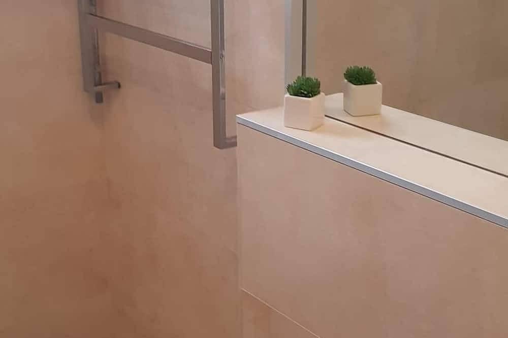 Hel lejlighed, Beautiful apartment with stunning sea views, enormous terrace and communal pool in Vence, Cannes og omegn