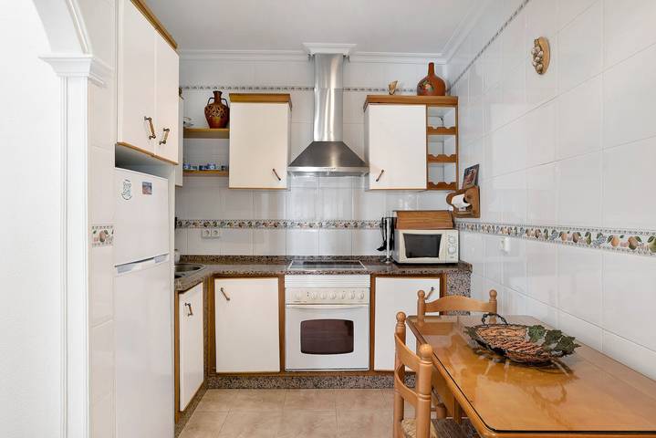 Apartamento entero, Apartamento vacacional 'Casa Juani - Solo Familias' con terraza compartida y Wi-Fi in Conil de la Frontera, Costa de la Luz
