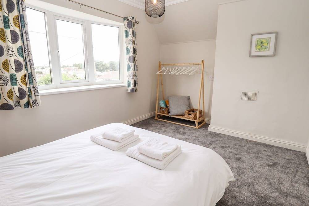 Westcott, pet friendly, with open fire in Chapel St Leonards in Anderby, Lincolnshire