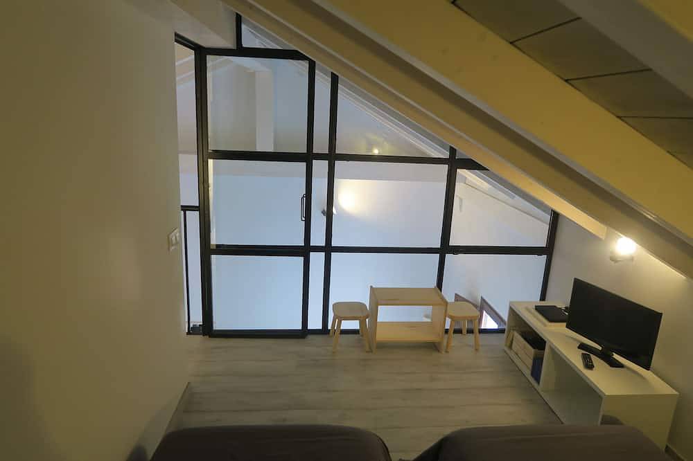Entire apartment, Mirandoacuenca tourist apartment is next to the Cathedral and the Hanging Houses in Cuenca, Cuenca Province