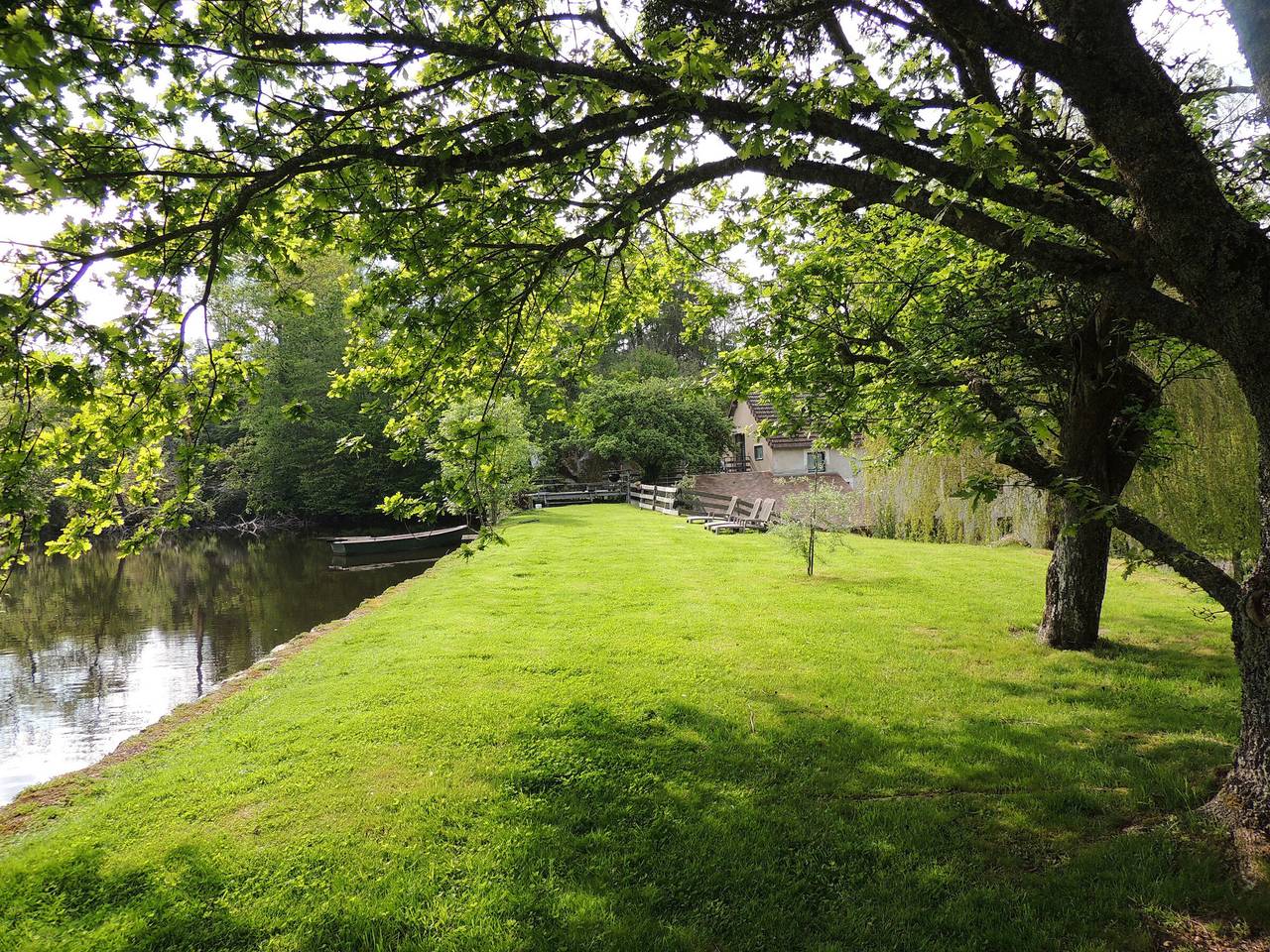 Authentisches Ferienhaus am Wasser, Haustiere Erlaubt, Parkplatz in Montbard und Umgebung