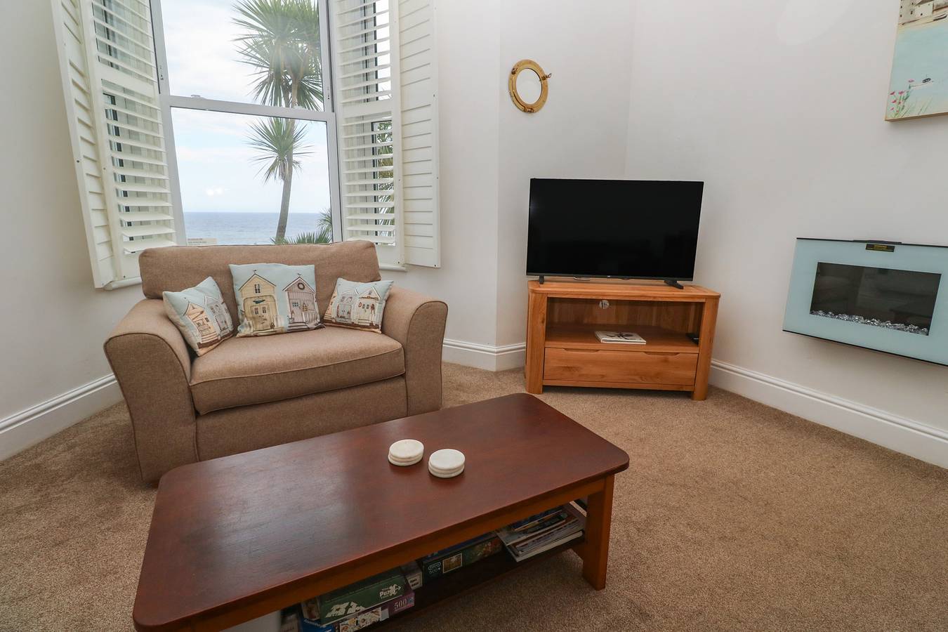 Entire apartment, Apartment 1 Llewellan in Carbis Bay, Cornwall