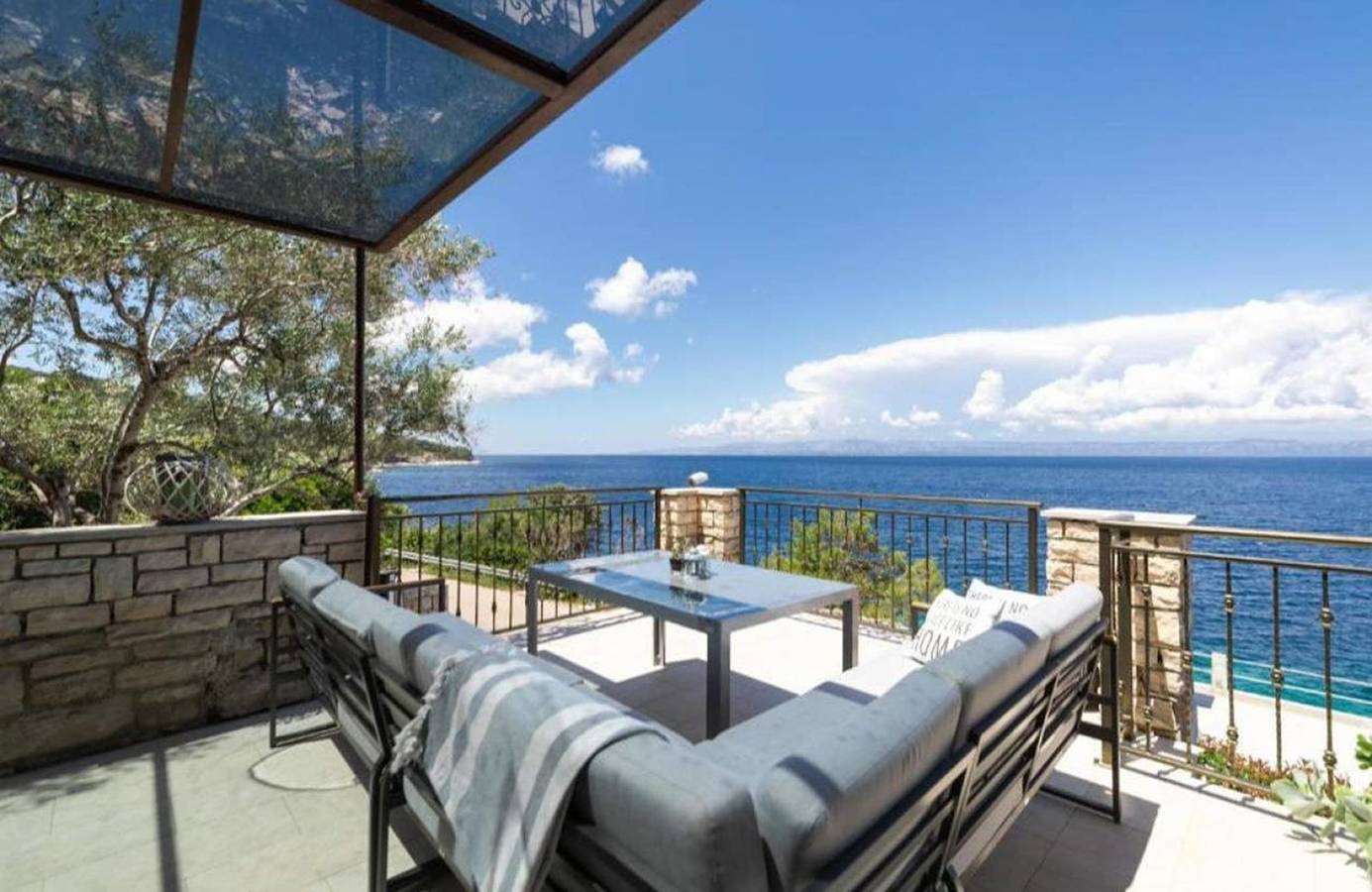 Ferienhaus Dona Maria mit beheiztem Pool und in erster Reihe zum Meer in Blato, Korcula