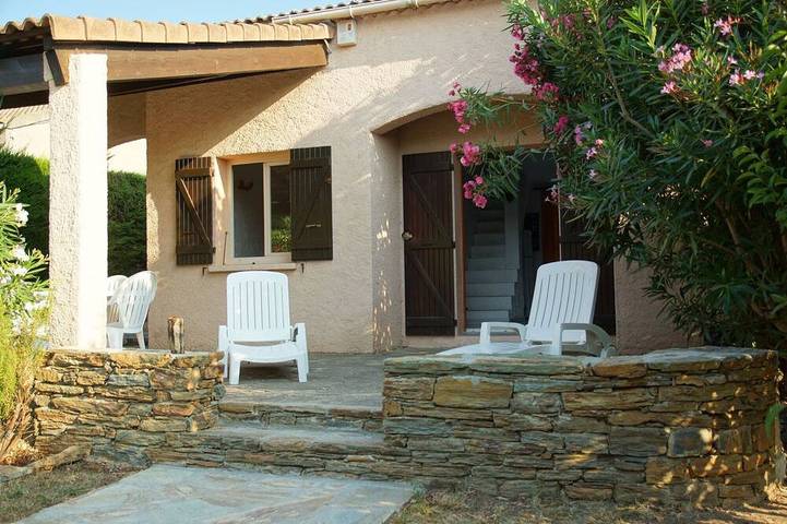 Location de vacances pour 6 personnes, avec piscine et jardin à Oletta - 2