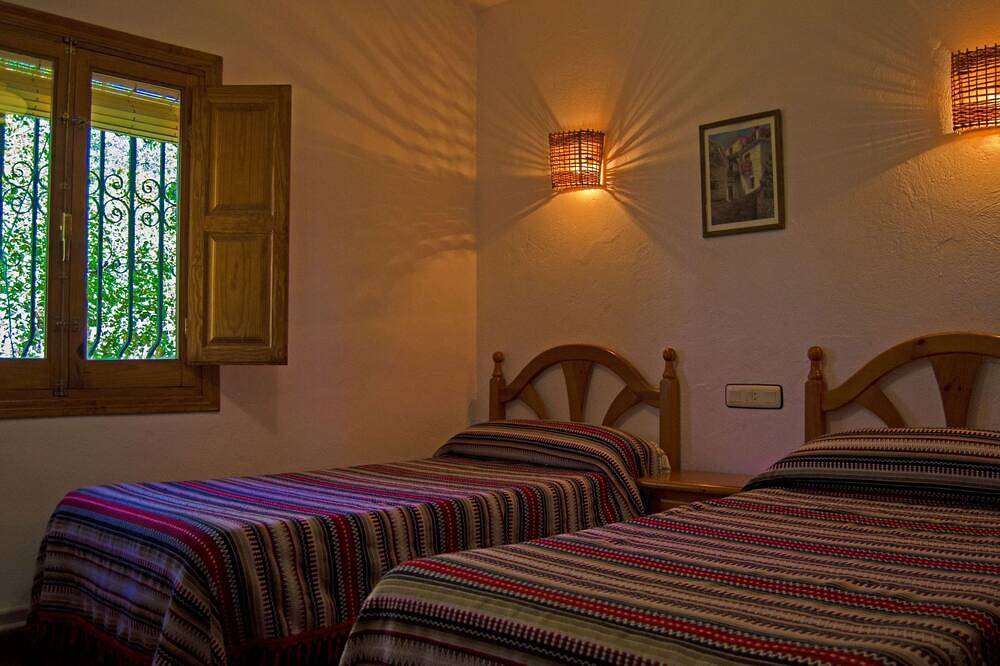 Gemütliches Haus in Anlage mit Schwimmbad in Válor in Válor, Provincia de Granada