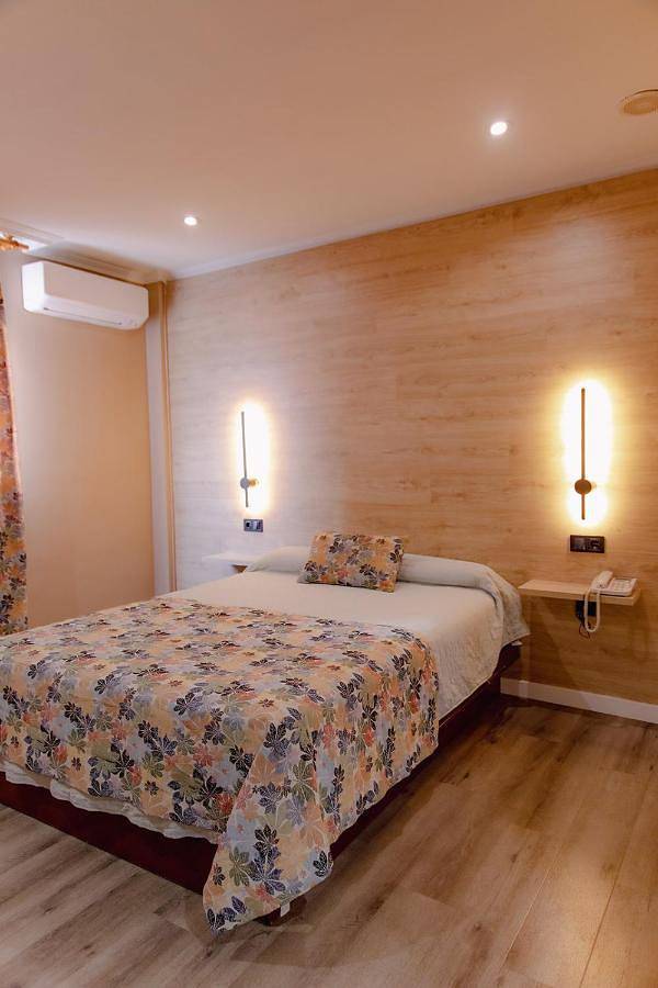 Hotel para 3 personas, con sauna además de jardín y jacuzzi - 1