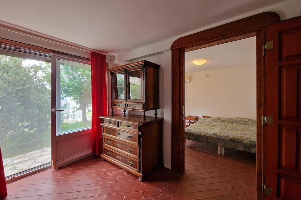 Authentische Cliff-Villa, mit Pool, private Treppe zum versteckten Strand –Budva in Opština Budva