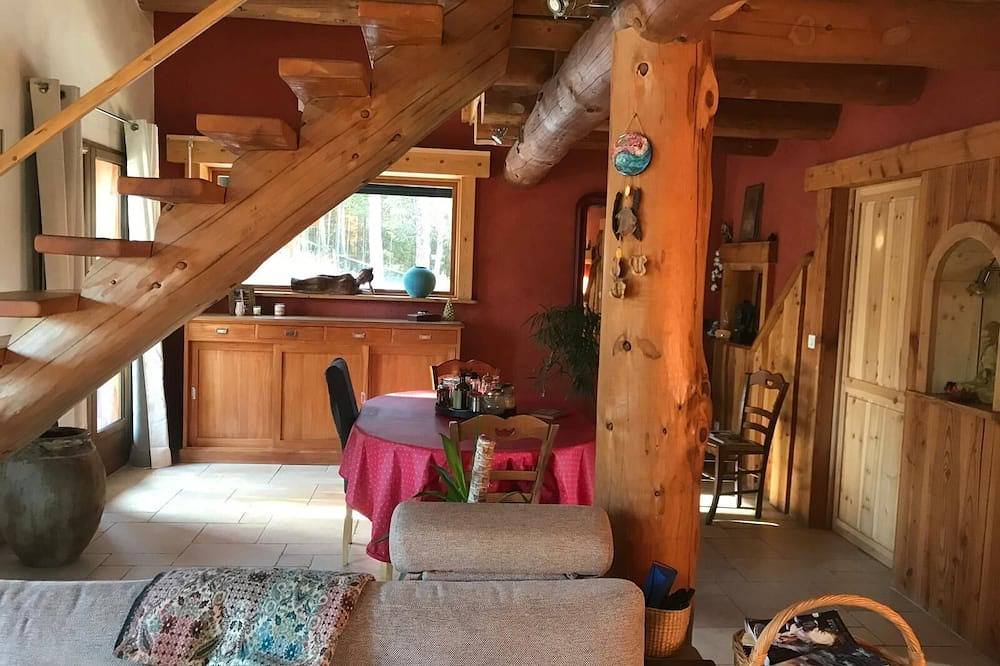 Une Chambre d'hôtes au coeur du chalet Mitja, calme et bien être assurés ! in La Cabanasse, Parc naturel régional des Pyrénées catalanes