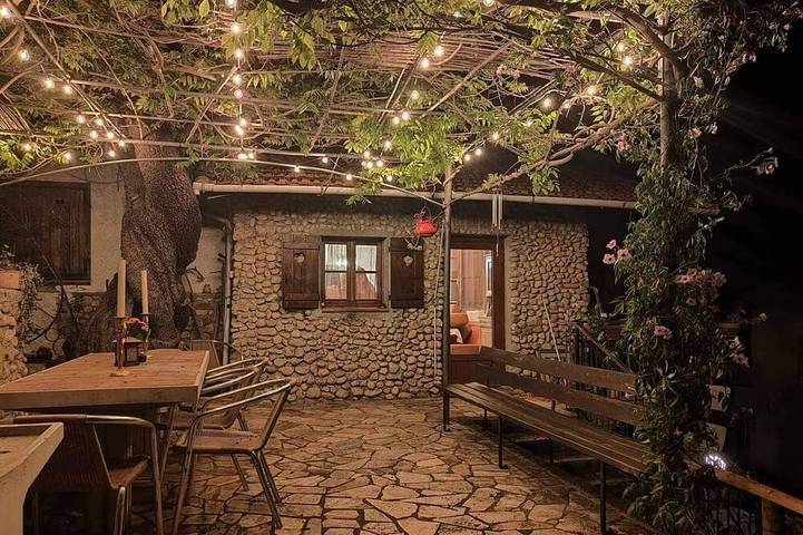 Ferienhaus für 4 Personen, mit Whirlpool und Garten