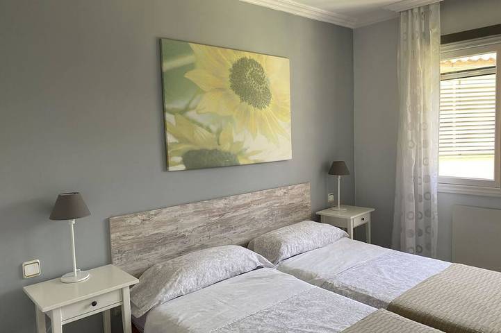 Ferienwohnung für 4 Personen, mit Balkon und Pool sowie Garten in Cala Agulla - 3