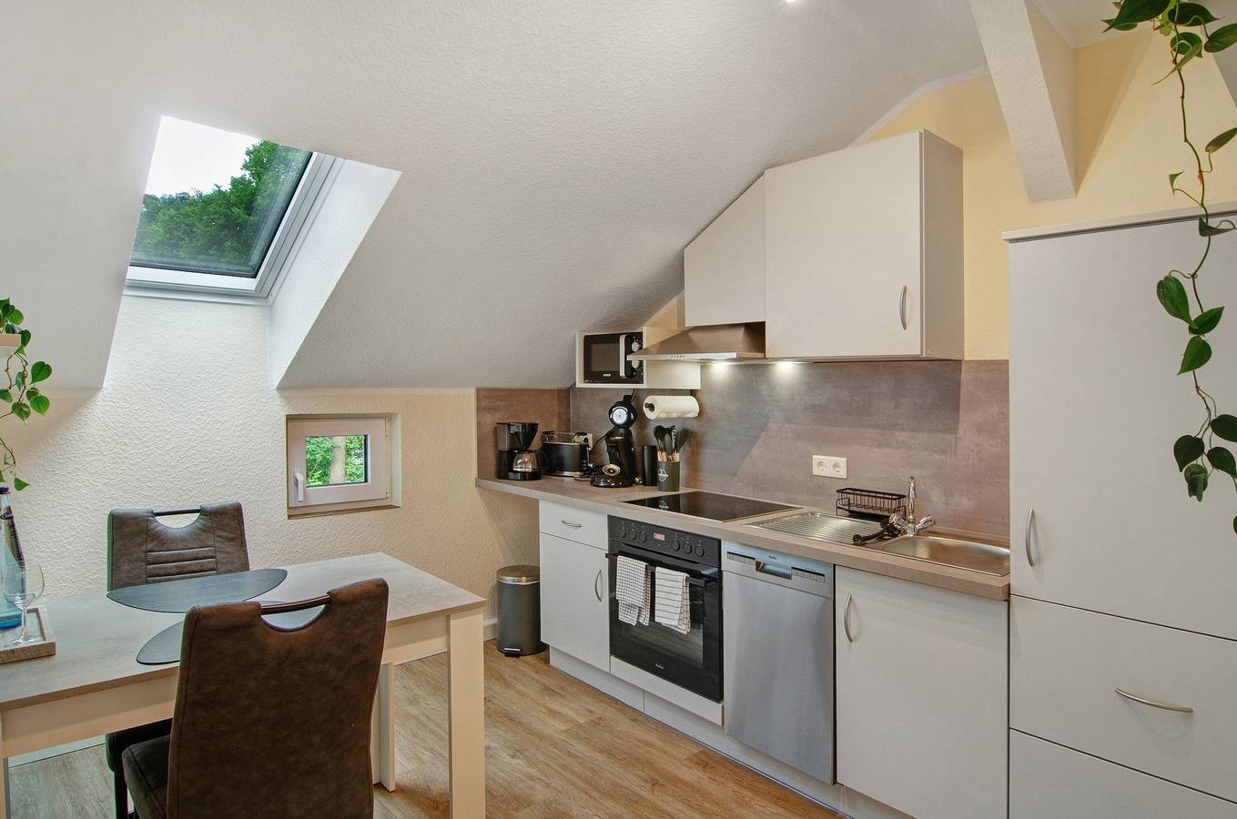 Apartamento entero, Apartamento 'Wohnung 2' con terraza compartida, jardín compartido y Wi-Fi in Bad Karlshafen, Hessisches Bergland