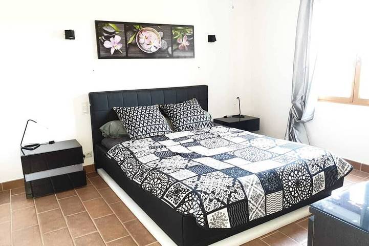 Location de vacances pour 8 personnes, avec jardin à Le Luc - 4