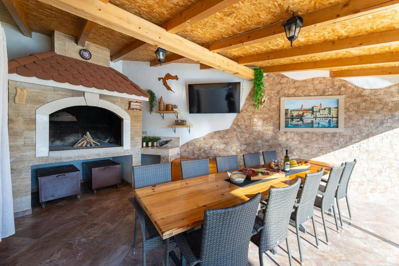 Beautiful Holiday Home "Villa Luka" in Plano (Kroatische Adria), Kaštela