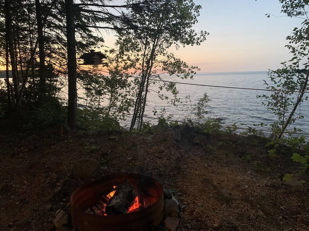 Rustic Cabin sitting on the Edge of Lake Superior with an Outdoor Sauna in Alger County