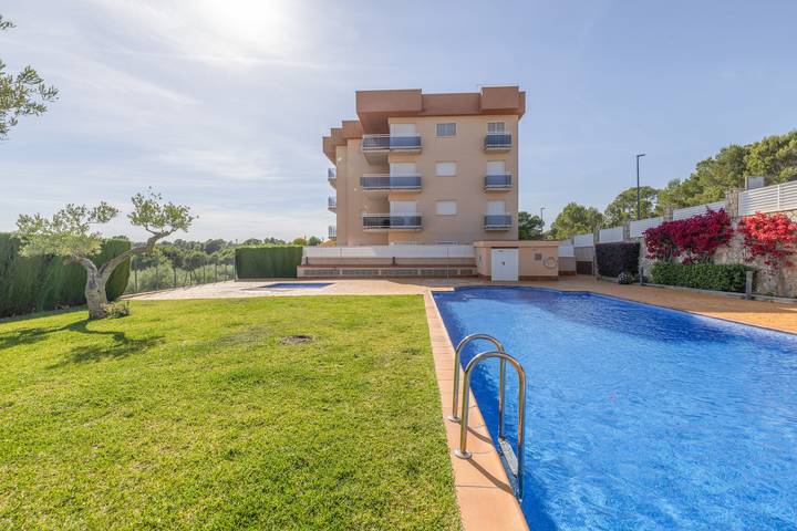Entire apartment, Apartment 'Turó De Tjelle' with Sea View, Wi-Fi and Air Conditioning in el Perelló, Costa Dorada