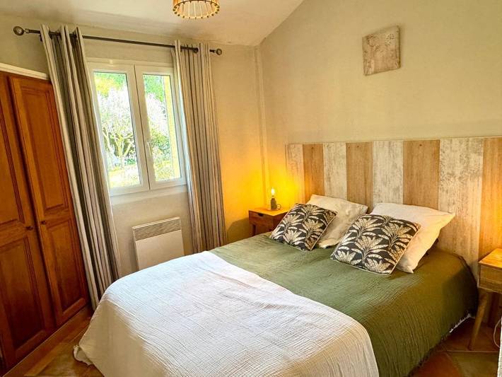 Gîte pour 4 personnes, avec piscine ainsi que vue et jardin à Villedieu - 4