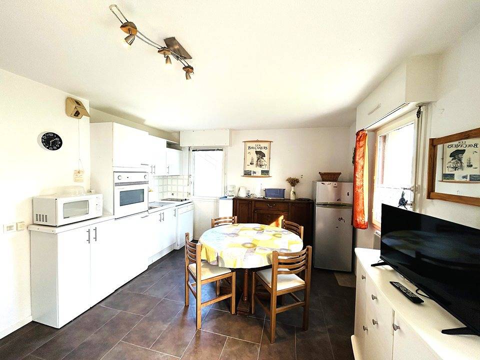 Appartement entier, Appartement 2 pièces 4 pers.  à 150 m de la plage du Courégant - Wifi, parking in Ploemeur, Côte des Mégalithes