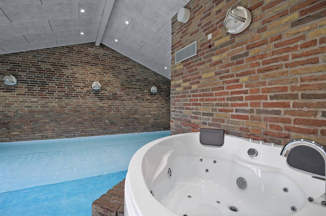 Beautiful home in Ringkøbing w/ 5 Bedrooms, Sauna and Wifi in Søndervig, Holmsland Klit