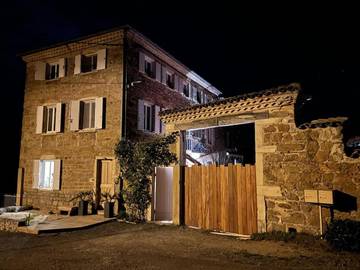 Gîte pour 11 personnes, avec vue et jardin, animaux acceptés à Saint-Étienne-des-Oullières