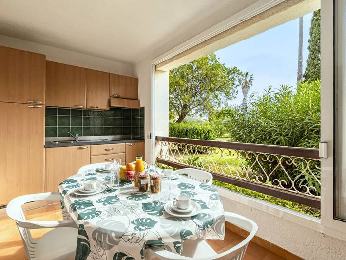 Gîte pour 4 personnes, avec jardin ainsi que bassin pour enfant et terrasse à Linguizzetta