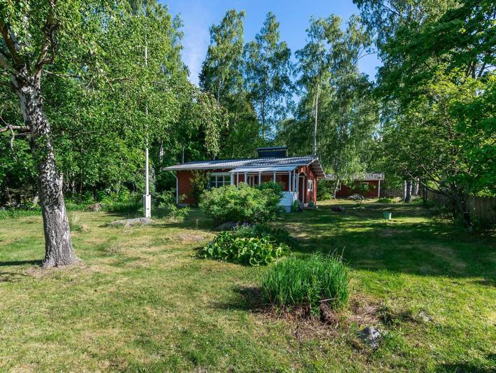 Lampaluodon punainen tupa in Satakunta