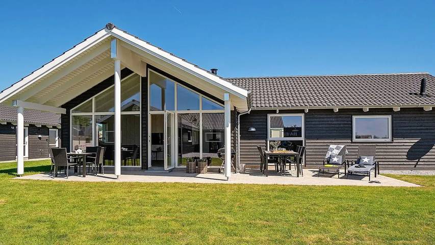 Ferienhaus für 13 Personen, mit Whirlpool und Terrasse sowie Sauna an der Schlei-Ostsee