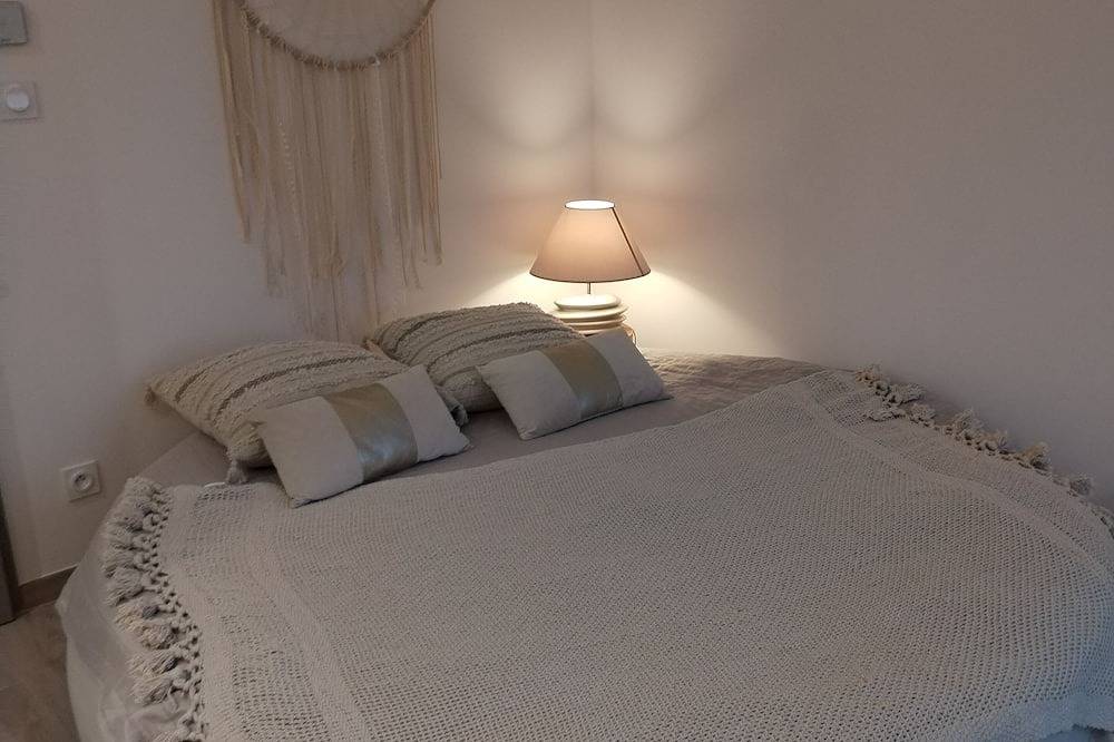 Nouveau Villa Climatisée vue sur Vignoble Zen, Luxe, Charme in Pont-Saint-Esprit, Region de Nimes