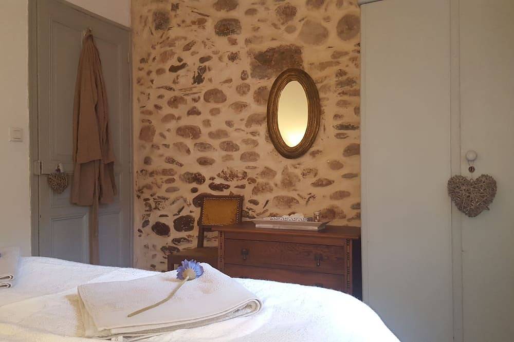 Charmante maison rurale en pierre avec 2 chambres et terrasse à quelques pas de la rivière in Roquebrun, Région de Béziers