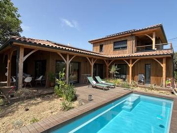 Cottage pour 6 personnes, avec piscine et balcon à Villevieille