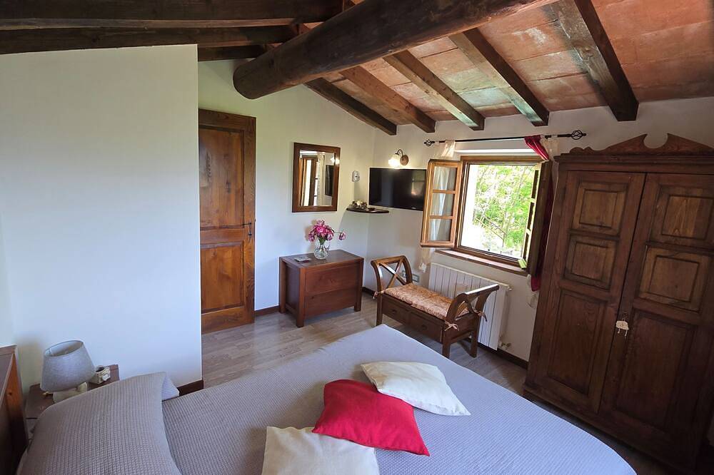 Romantic Tuscany villa with private pool in stunning location, complete privacy. in Castiglione di Garfagnana, Garfagnana