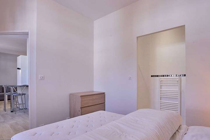 Appartement entier, Charmant T2 rénové à Barbotan, animaux admis, parking et Wifi gratuits in Cazaubon, Gers