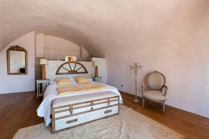 Mas Du Chateau - Six Bedroom Villa, Sleeps 14 in Trets, Mediterranean Coast (France)