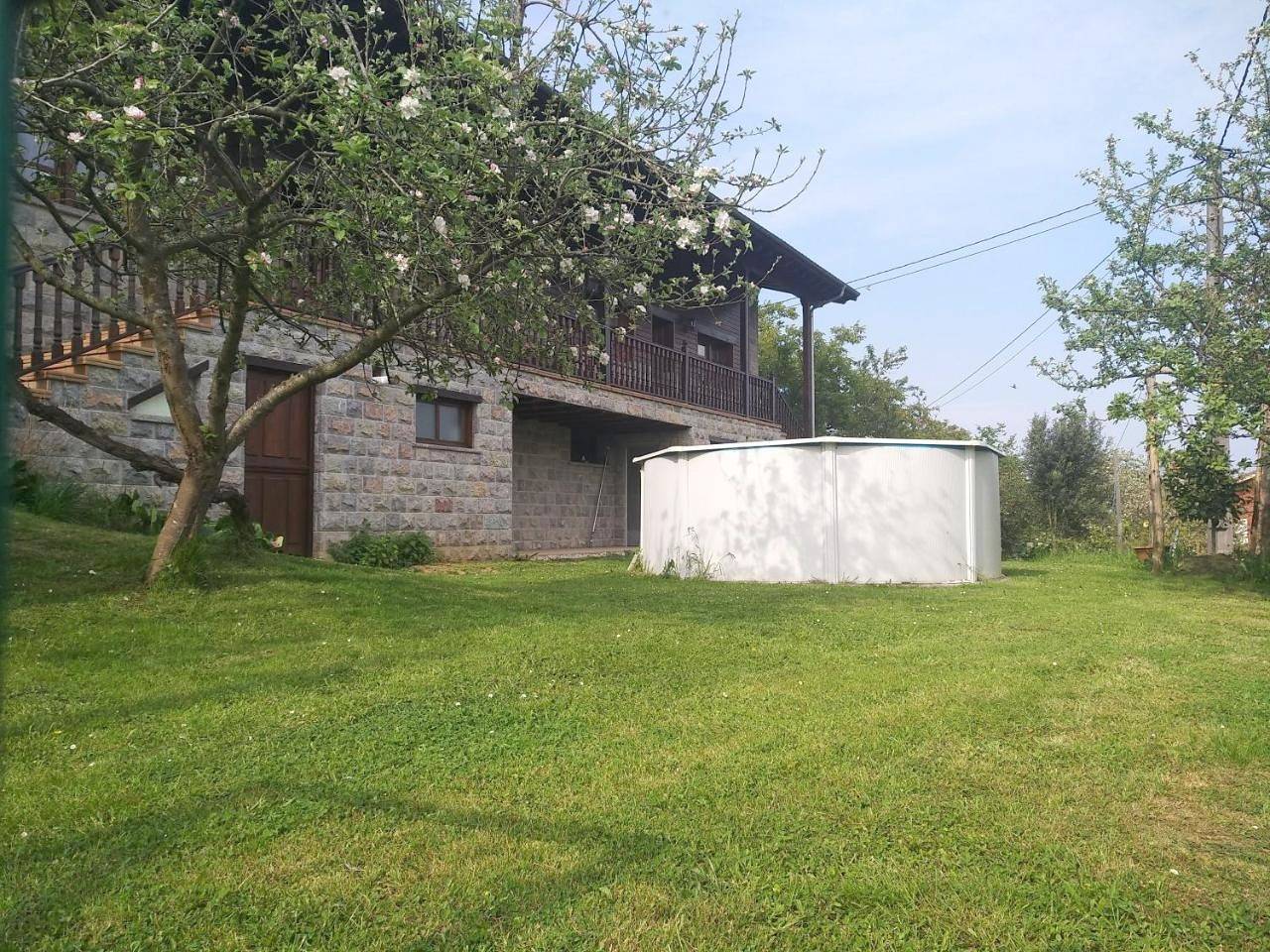 Viviendas vacacionales La Casona de Tresniñin in Nava, Provincia de Asturias